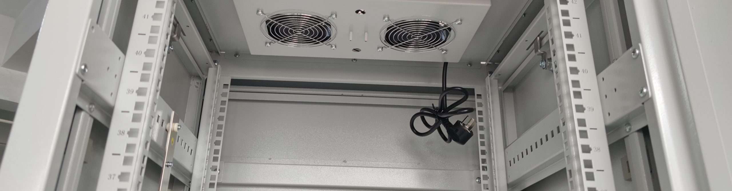 Wofür wird ein Server-Rack in Serverräumen und Edge-Sites verwendet Wofür wird ein Server-Rack in Serverräumen und Edge-Sites verwendet